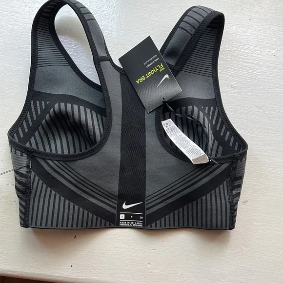 NWT Nike flyknit bra - Picture 2 of 4